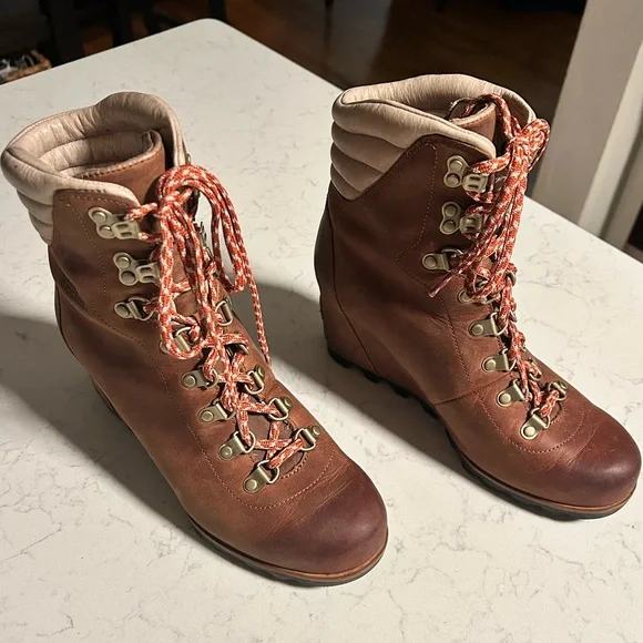 Sorel Conquest Women's Brown Wedge Heeled Boots - Picture 3 of 12